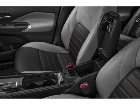 Used 2024 Nissan Kicks SR w/ SR Premium Package FWD image 17