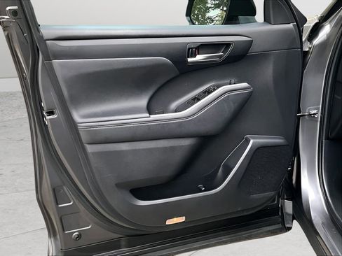 Used 2023 Toyota Highlander XLE image 22