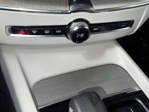 Used 2023 Volvo XC60 B5 Plus w/ Climate Package FWD image 25