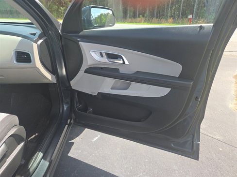 Used 2017 Chevrolet Equinox LT w/ Convenience Package image 11