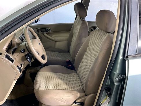 Used 2005 Ford Focus ZX4 Sedan FWD image 26