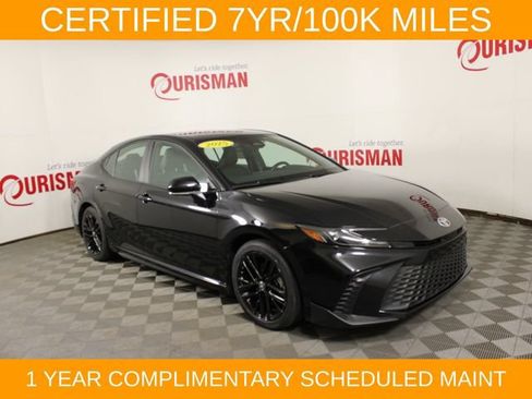 Used 2025 Toyota Camry SE FWD image 9