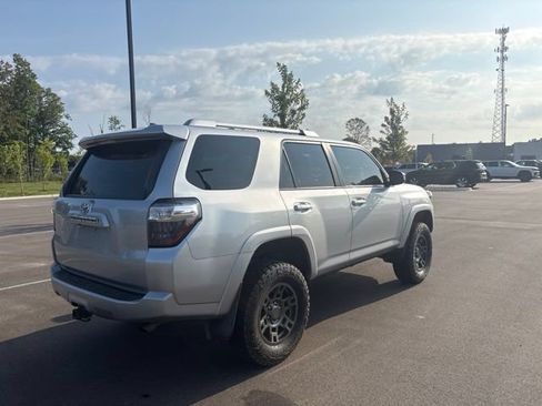 Used 2016 Toyota 4Runner SR5 AWD/4WD image 5