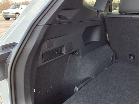 Used 2023 Volkswagen Tiguan SE R-Line image 88
