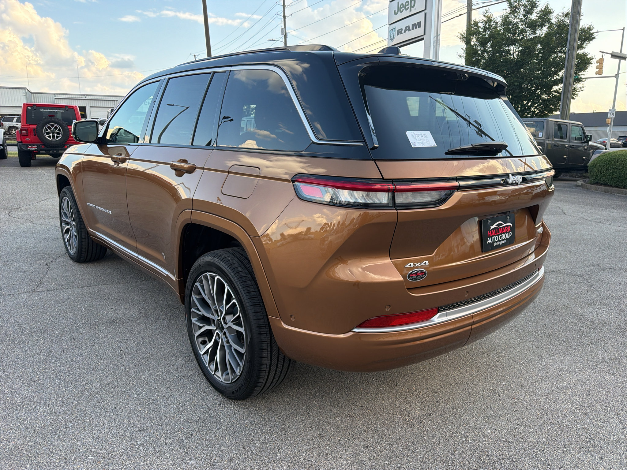 New 2027 Jeep Grand Cherokee Summit AWD/4WD image 16