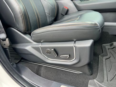 Used 2024 Ford Expedition Platinum image 24