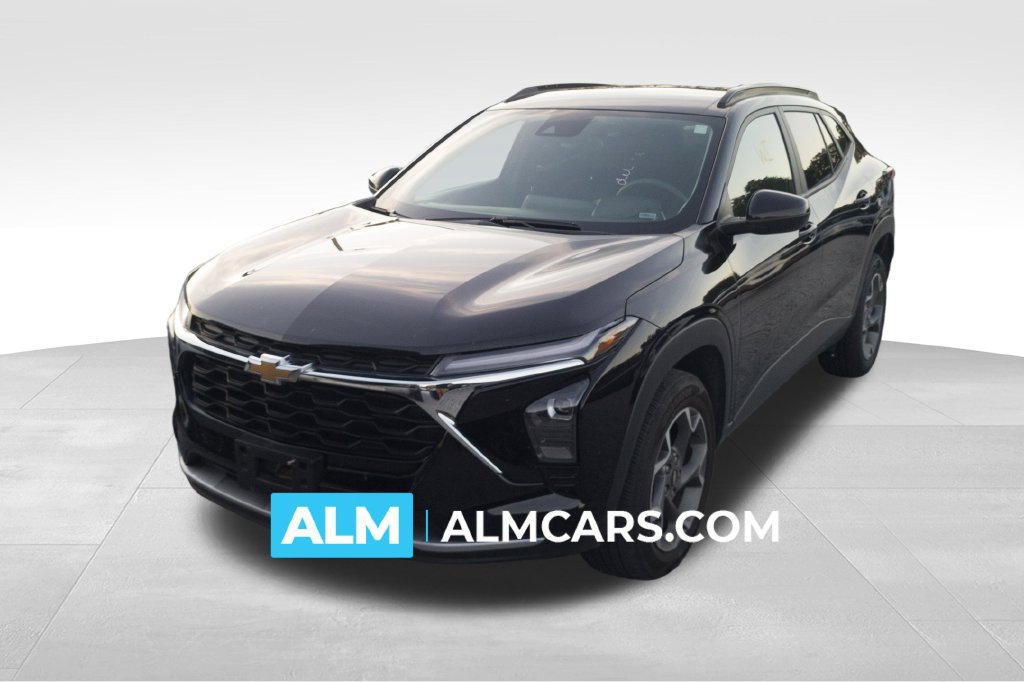 Used 2025 Chevrolet Trax LT FWD image 1