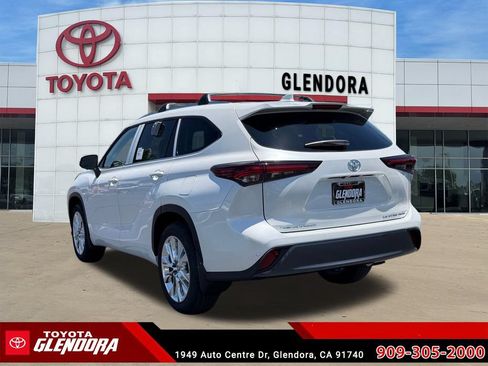 New 2026 Toyota Highlander Limited AWD/4WD image 8