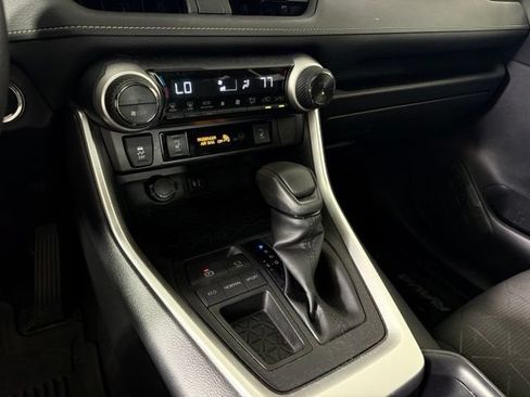 Used 2019 Toyota RAV4 XLE w/ Convenience Package FWD image 17