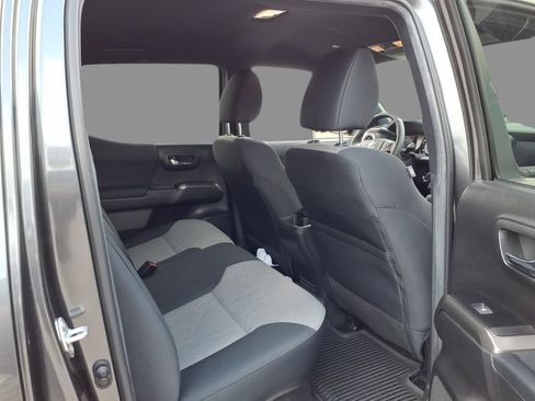 Used 2022 Toyota Tacoma TRD Sport w/ Black Out Package (TMS) AWD/4WD image 11