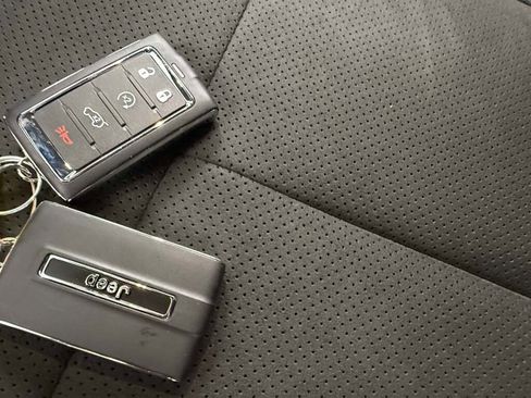 New 2025 Jeep Grand Cherokee L Laredo image 24