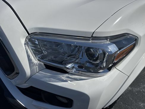 Used 2023 Toyota Tacoma SR5 w/ Technology Package AWD/4WD image 10