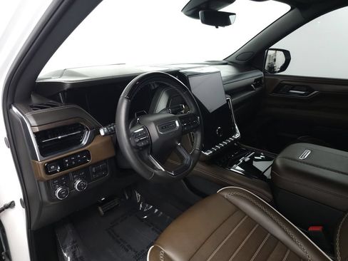Used 2025 GMC Yukon Denali Ultimate w/ LPO, Floor Liner Package AWD/4WD image 8