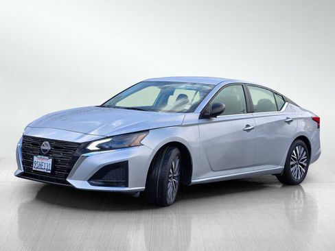 Used 2024 Nissan Altima 2.5 SV image 8