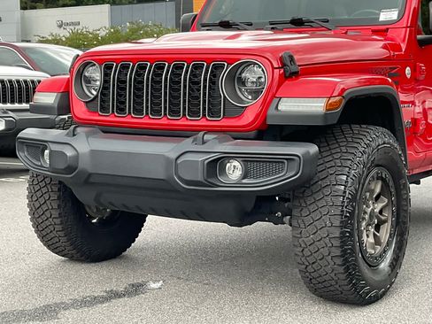 Used 2022 Jeep Wrangler Unlimited Sahara w/ LED Lighting Group AWD/4WD image 10