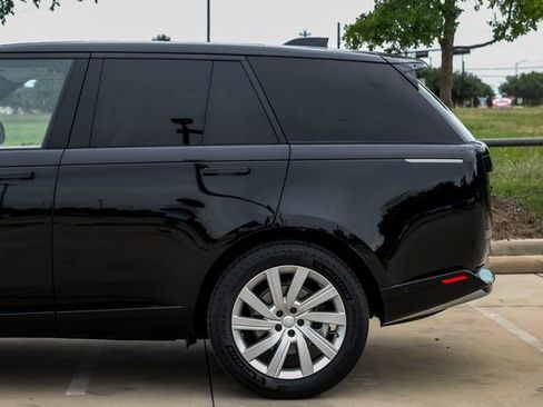 Used 2024 Land Rover Range Rover SE AWD/4WD image 15