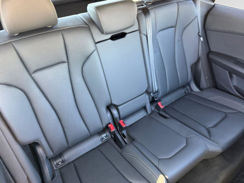 Used 2022 Audi Q8 Premium Plus w/ Premium Plus Package image 18