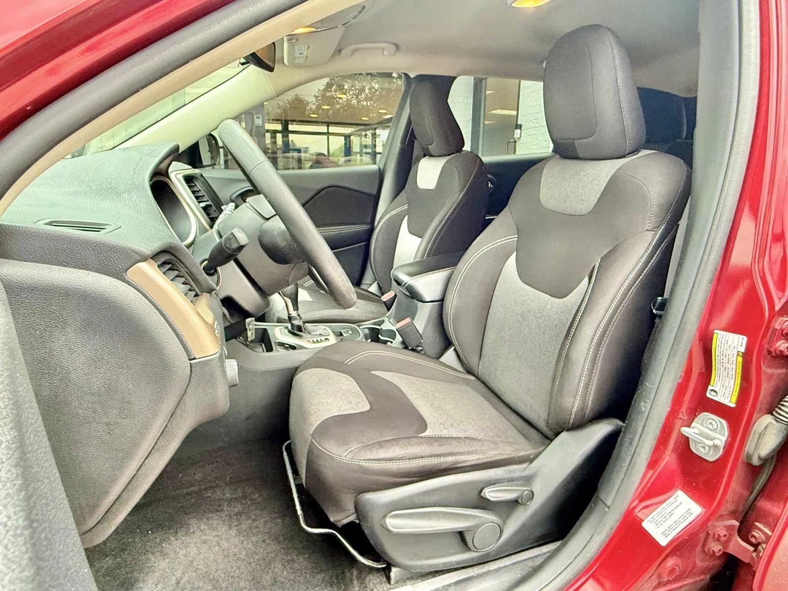 Used 2014 Jeep Cherokee Sport FWD image 15