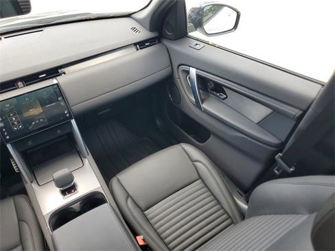 Certified 2025 Land Rover Discovery Sport Dynamic SE image 17