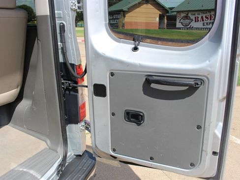 Used 2014 Nissan NV 3500 SL w/ Technology Package RWD image 12