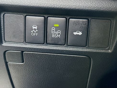 Used 2016 Toyota Avalon Touring image 17