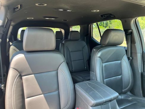 Used 2023 Chevrolet Traverse LT FWD image 37
