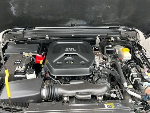 Used 2020 Jeep Wrangler Unlimited Sahara AWD/4WD image 30