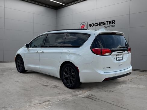 Used 2018 Chrysler Pacifica Touring-L Plus w/ S Appearance Package FWD image 3