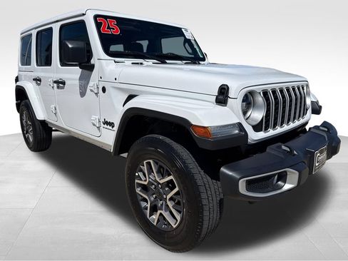 Used 2025 Jeep Wrangler Unlimited Sahara AWD/4WD image 7