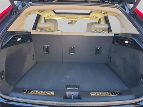 Used 2022 Cadillac XT4 Premium Luxury w/ Enhanced Visibility Package image 10