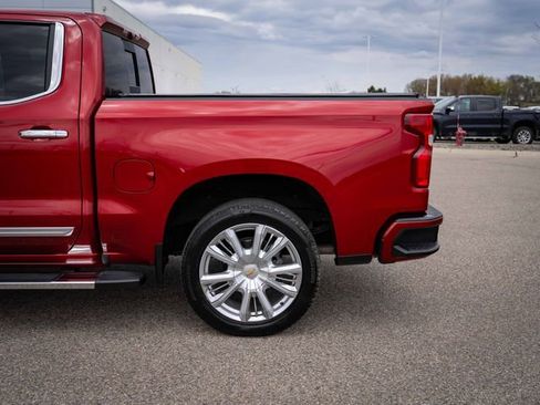 Used 2025 Chevrolet Silverado 1500 High Country w/ High Country Premium Package AWD/4WD image 13