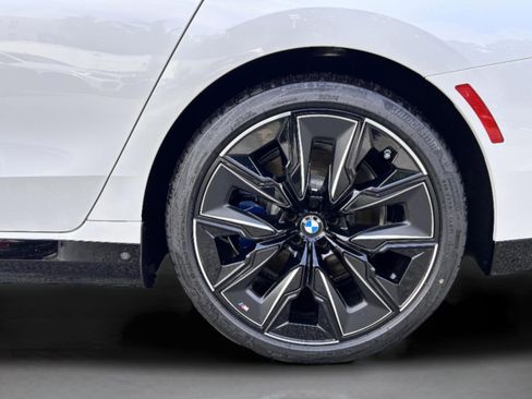 Used 2025 BMW 750e xDrive w/ Executive Package image 8