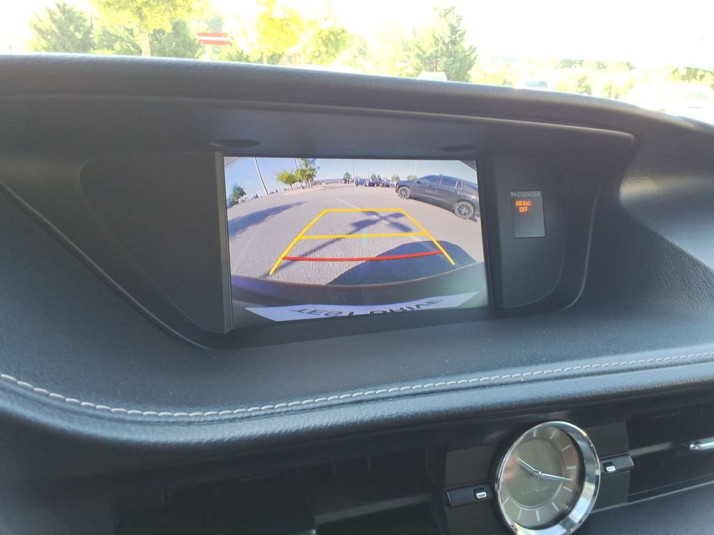 Used 2016 Lexus ES 350 w/ Luxury Package w/Wood Trim FWD image 32
