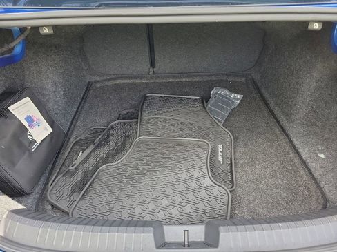 Used 2024 Volkswagen Jetta SE w/ Panoramic Sunroof Package FWD image 8