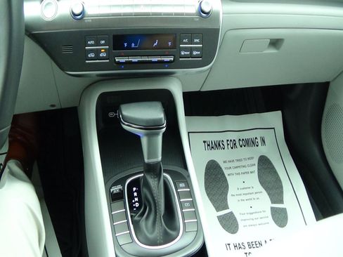 Used 2025 Hyundai Kona SEL FWD image 21