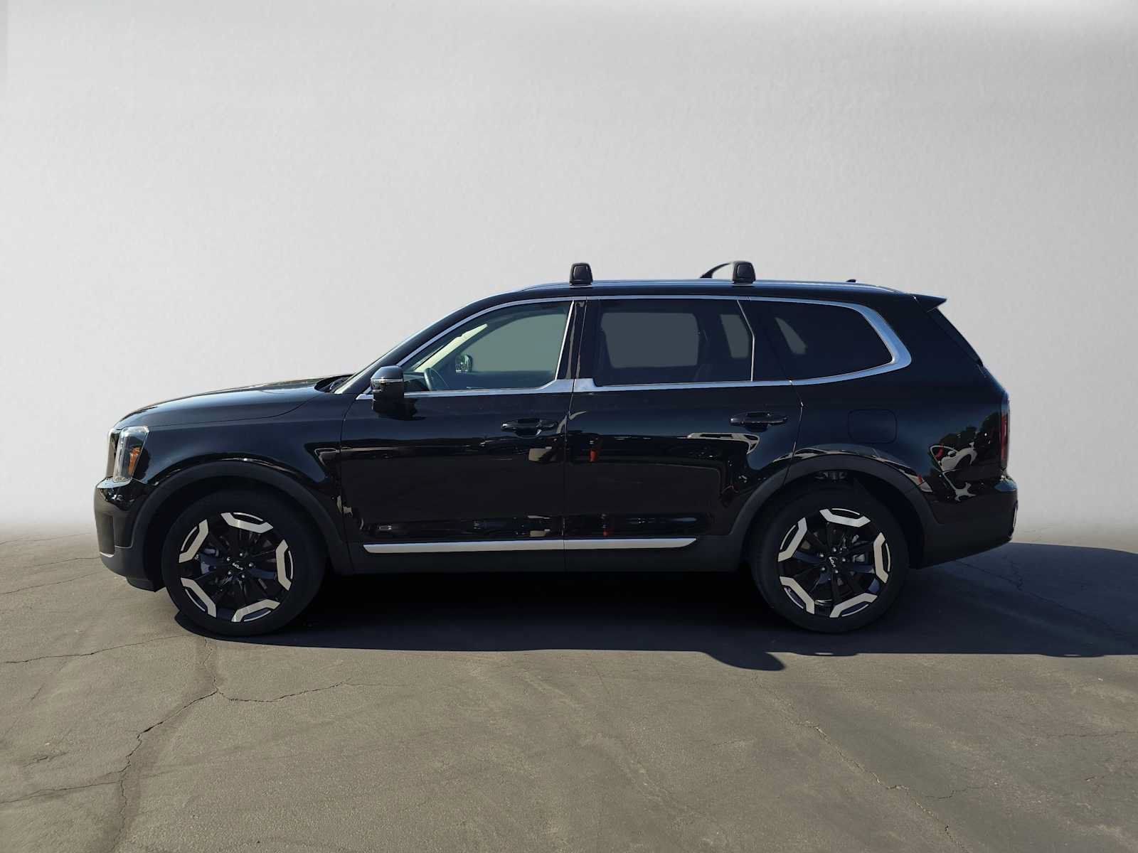 Used 2024 Kia Telluride EX w/ EX Captain's Chair Package FWD image 6