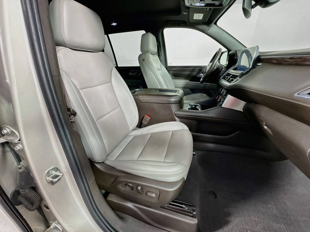 Used 2022 Chevrolet Tahoe LT w/ Luxury Package RWD image 38