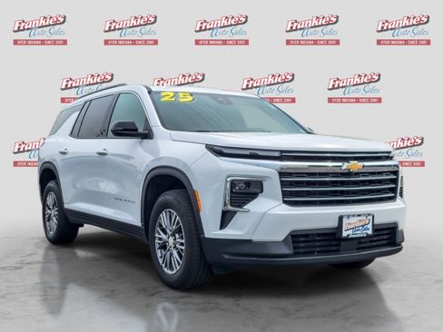 Used 2025 Chevrolet Traverse LT w/ LPO, Floor Liner Package FWD image 7