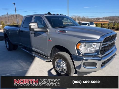 Used 2024 RAM 3500 Tradesman w/ Chrome Appearance Group image 30