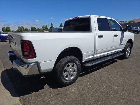 Used 2025 RAM 2500 Big Horn AWD/4WD image 4