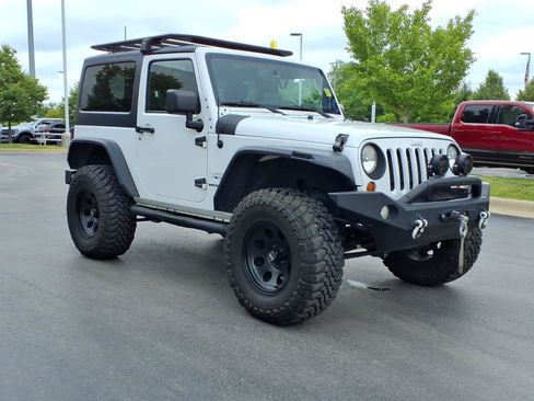 Used 2013 Jeep Wrangler Sahara w/ Connectivity Group AWD/4WD image 3