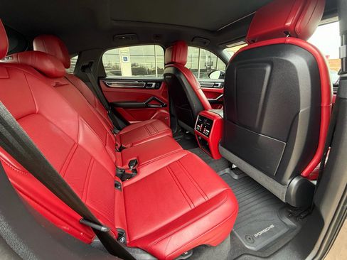 Used 2022 Porsche Cayenne Coupe AWD/4WD image 21