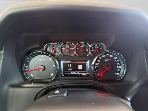Used 2019 Chevrolet Suburban LT RWD image 21
