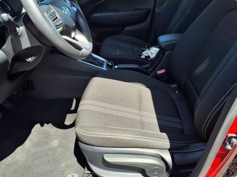 Used 2025 Hyundai Venue SEL FWD image 15