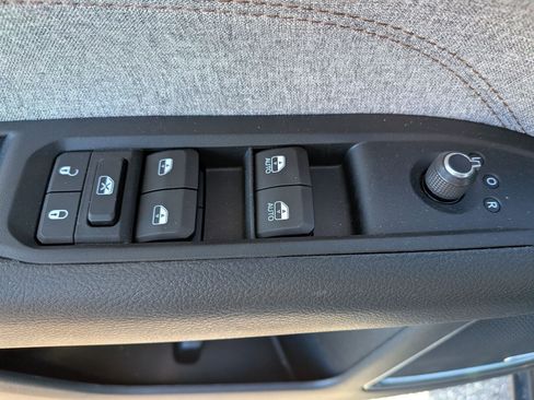 Used 2022 Jeep Compass Latitude w/ Sun and Sound Group image 13