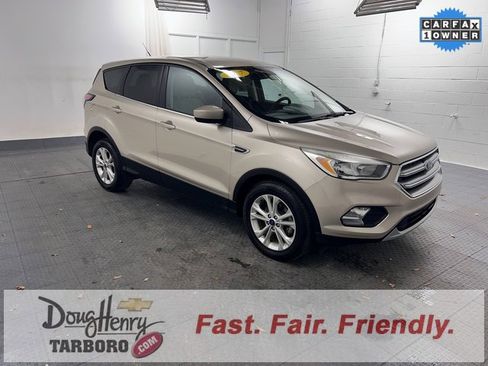 Used 2017 Ford Escape SE image 3