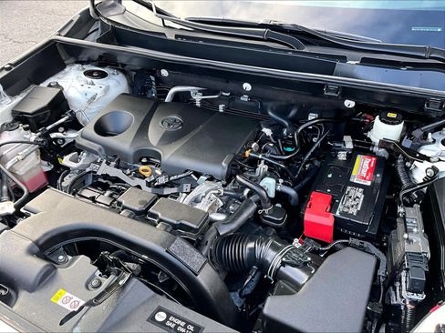 Used 2021 Toyota RAV4 XLE image 35