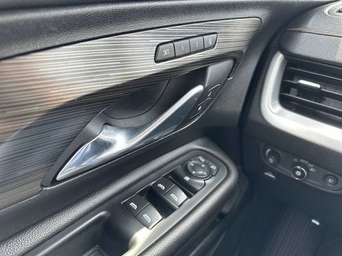 Used 2021 GMC Terrain SLT image 20