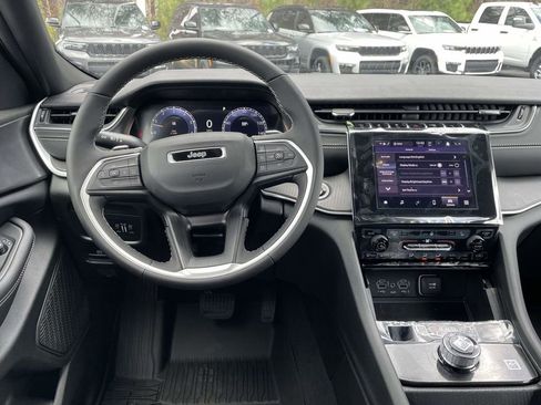 New 2025 Jeep Grand Cherokee Laredo w/ Luxury Tech Group I image 22