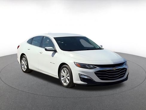 Used 2024 Chevrolet Malibu LT image 3